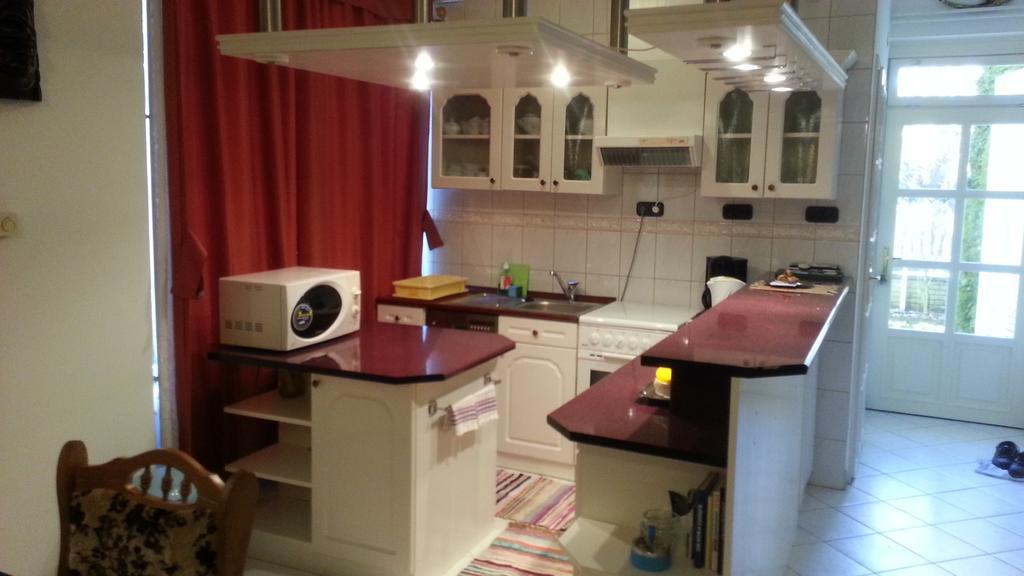 Csokonai Guesthouse Замарди Номер фото